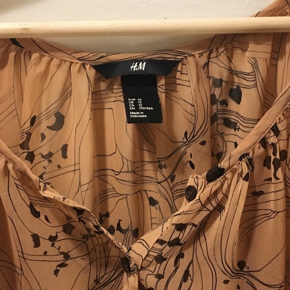 Professional Flowy Buttoned Blouse - Picture 2 of 5